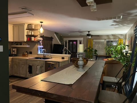 Kitchen or kitchenette, Dining area, Dinner