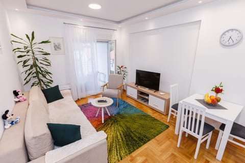 TV and multimedia, Living room, Dining area