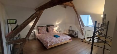 Bed, Photo of the whole room