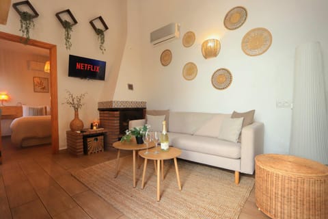 TV and multimedia, Living room, Photo of the whole room, Seating area