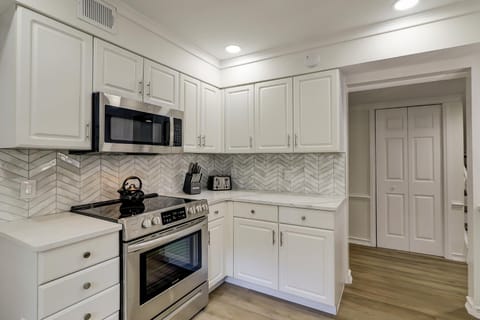 Shops Restaurants Close King Queen Double Beach Gear and Bike Rentals Included House in Hilton Head Island