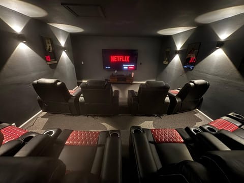 Communal lounge/ TV room