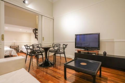 TV and multimedia, Living room, Seating area, Dining area