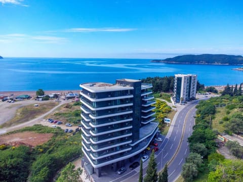 Property building, Nearby landmark, Day, Neighbourhood, Natural landscape, Bird's eye view, City view, Sea view, Street view, Location, Parking