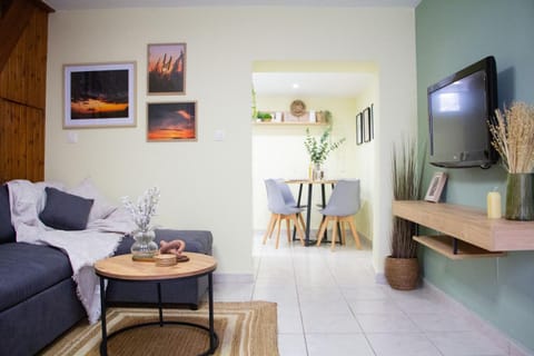 Communal lounge/ TV room, Living room, Seating area