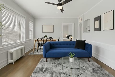 Spacious 2BR Close to it All - Chic Apt in Skokie - Elm 3A Apartment in Skokie