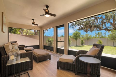 Lake Haven Retreat Private Dock & Peaceful Views House in Tavares