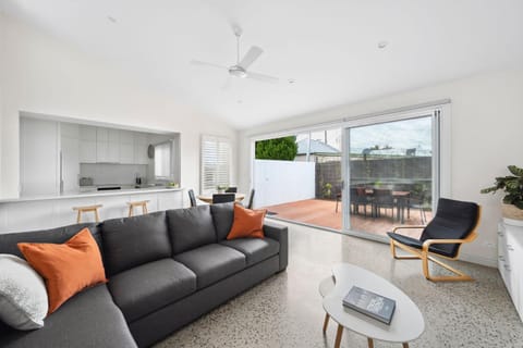 TV and multimedia, Balcony/Terrace, Living room, Seating area, Dining area, Evening entertainment