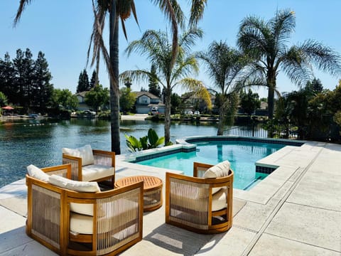 Experience Serenity Luxe 4BDR Lake House 25ft Pool House in Elk Grove