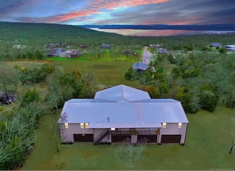 Family Experiences - Fishing Archery Unit A House in Tenkiller Ferry Lake