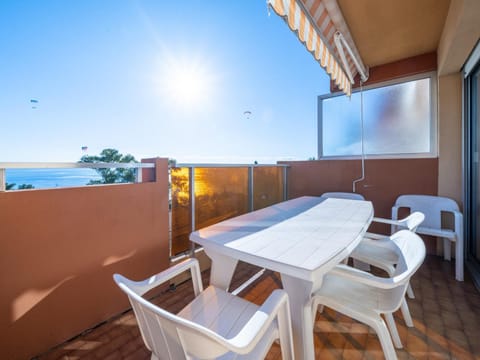 Appartement 6 personnes avec Wi-Fi, vue mer depuis terrasse - FR-1-827-25 Apartment in Roquebrune-Cap-Martin