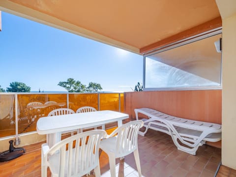 Studio avec Wi-Fi, 4 pers, vue mer depuis terrasse - FR-1-827-69 Apartment in Roquebrune-Cap-Martin