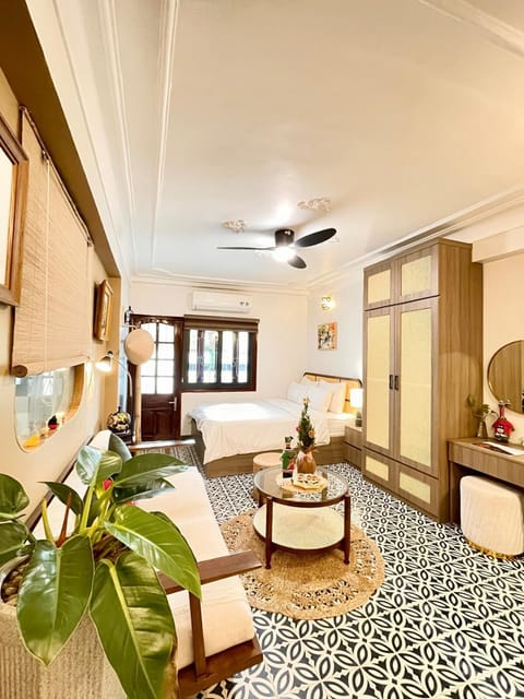 Bed, Day, Living room, Photo of the whole room, Seating area, air conditioner
