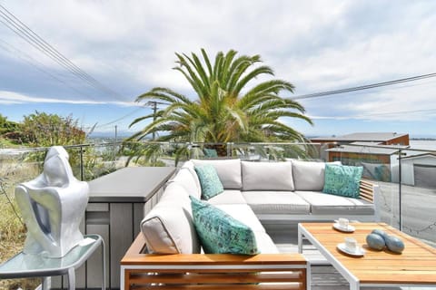 Patio, Day, View (from property/room), Balcony/Terrace, Seating area, Dining area, Sea view