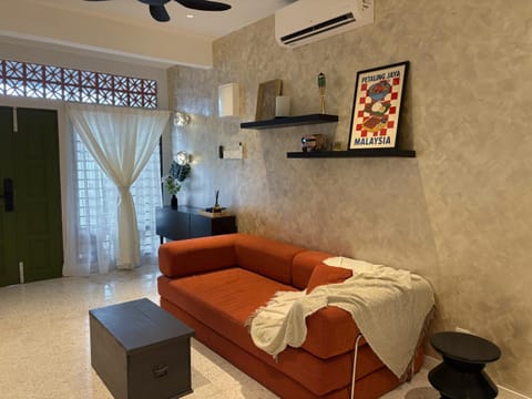 Living room, Photo of the whole room, Seating area, air conditioner