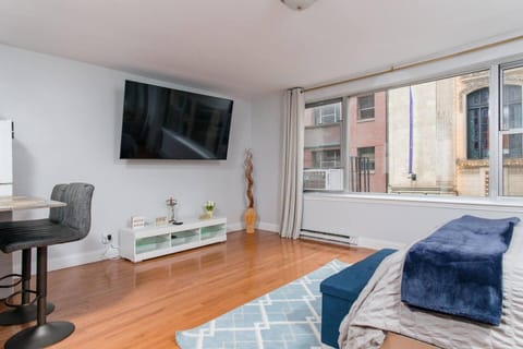 Communal lounge/ TV room, TV and multimedia, Living room, Evening entertainment