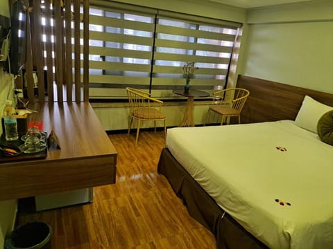 Photo of the whole room, Seating area, Bedroom