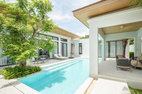 Property building, Garden, Garden view, Pool view, Swimming pool, Swimming pool, sunbed