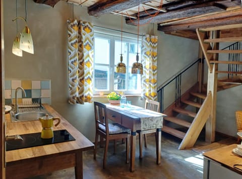 Kitchen or kitchenette, Seating area, Dining area