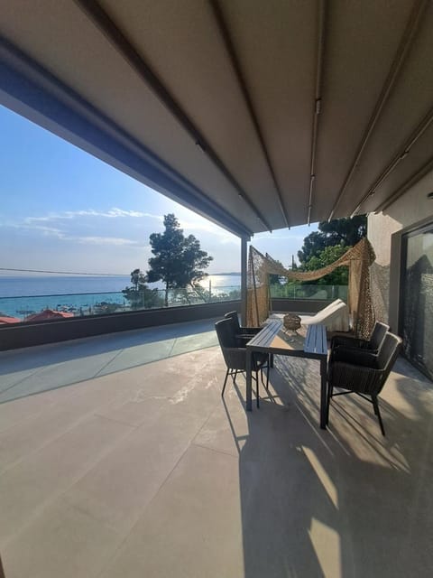 Patio, Day, Natural landscape, View (from property/room), Balcony/Terrace, Dining area, Sea view