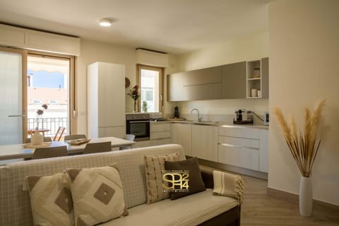 Kitchen or kitchenette, Living room, Seating area, Dining area, stove