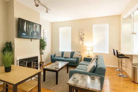 Communal lounge/ TV room, TV and multimedia, Living room, Seating area, Evening entertainment