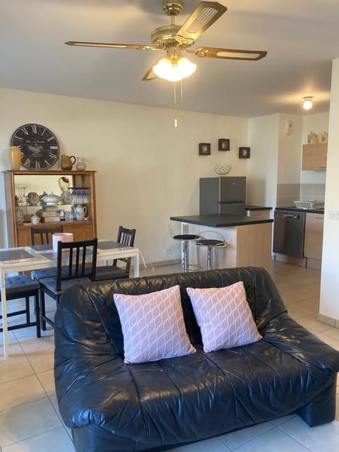 Living room, Dining area, internet