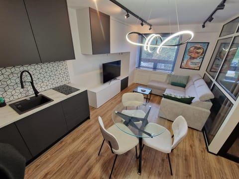 TV and multimedia, Kitchen or kitchenette, Living room, Seating area