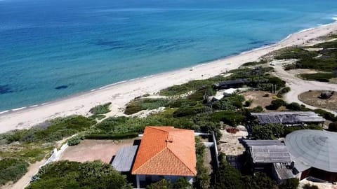Independent villa on the beach Villa in Sardinia