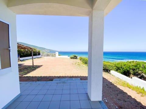 Independent villa on the beach Villa in Sardinia