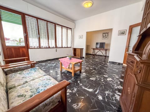 Pristina Apartment, pochi passi dal mare RifA755 Apartment in San Benedetto del Tronto