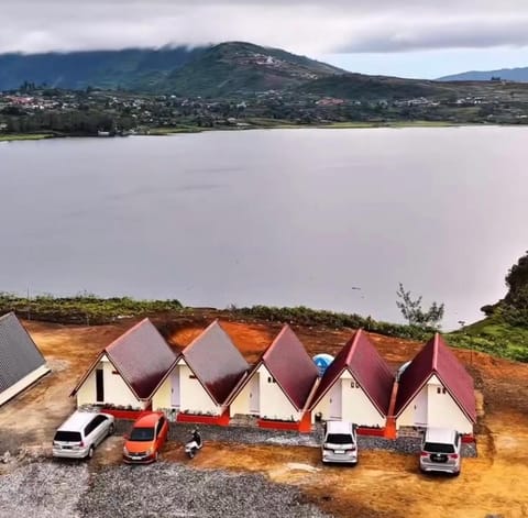 Day, Neighbourhood, Natural landscape, Lake view, Mountain view, Parking