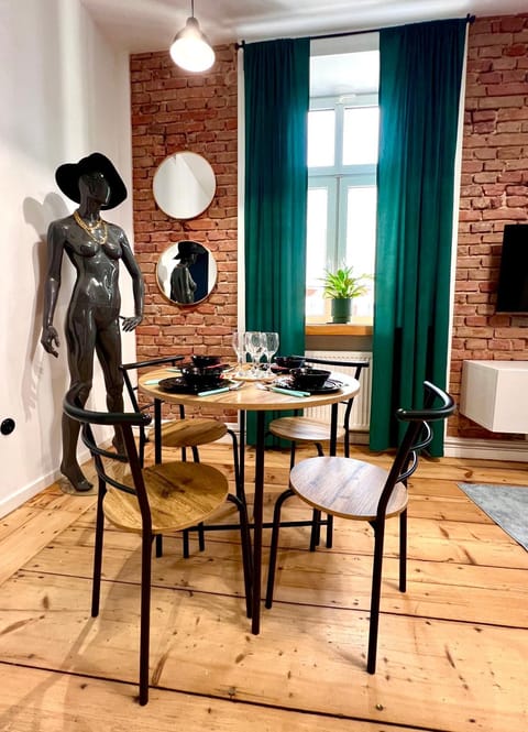 Decorative detail, Seating area, Dining area