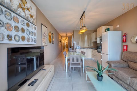 TV and multimedia, Kitchen or kitchenette, Living room, Seating area, Dining area, flat iron, minibar, oven, pet friendly, stove