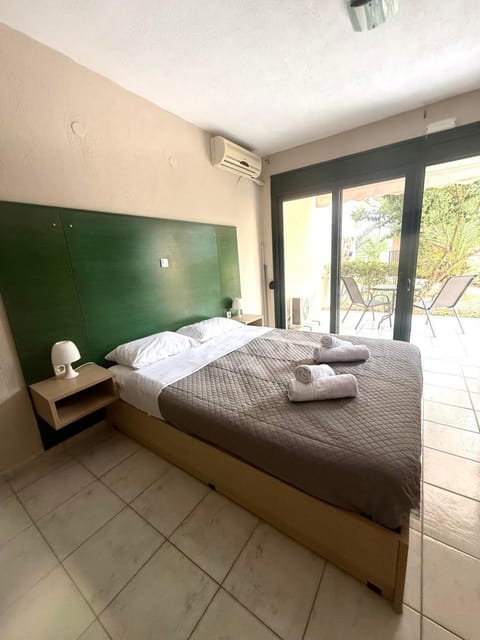 Alexandra Sunshine Apartments Apartment hotel in Nikiti