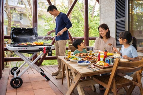 BBQ facilities, BBQ facilities, Balcony/Terrace, group of guests, Family