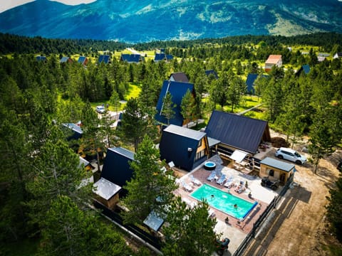Property building, Bird's eye view, Pool view, Swimming pool