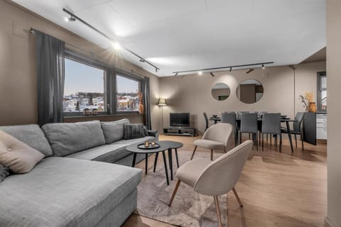 Arctic Breeze Apartment - Family & Group Getaway Apartment in Tromso