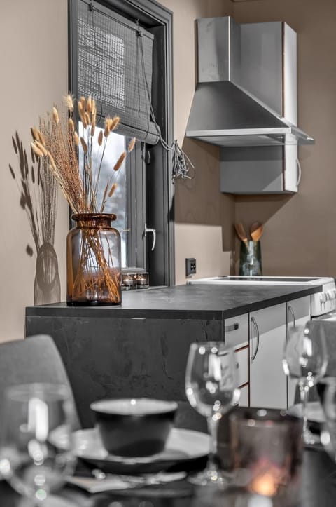 Arctic Breeze Apartment - Family & Group Getaway Apartment in Tromso