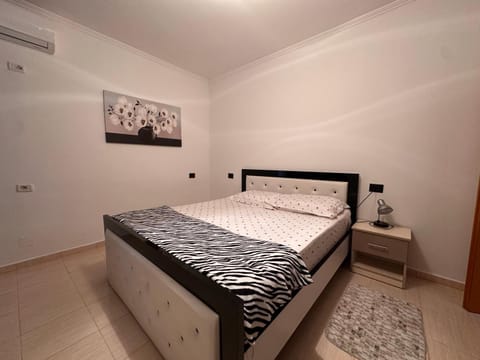 Bed, Photo of the whole room, Bedroom, air conditioner