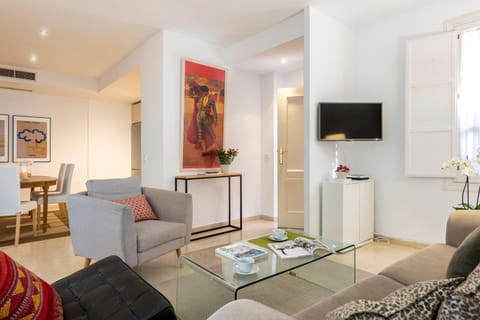TV and multimedia, Living room, Dining area, air conditioner