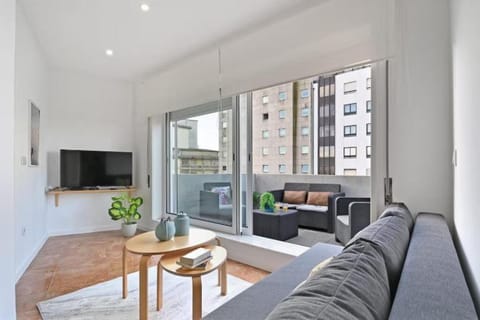 TV and multimedia, Balcony/Terrace, Living room, City view