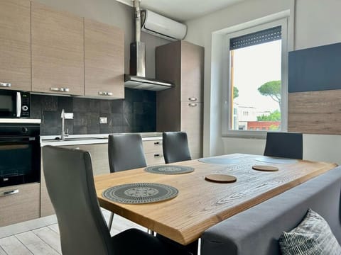 Kitchen or kitchenette, Dining area, stove, air conditioner