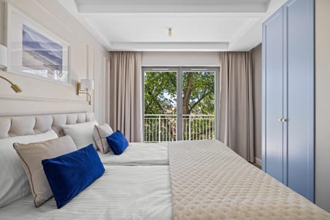 Bed, View (from property/room), Balcony/Terrace, Bedroom