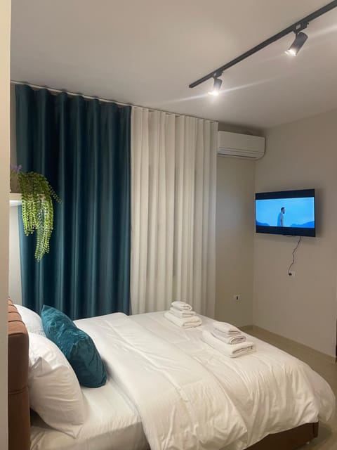 TV and multimedia, Bedroom, air conditioner