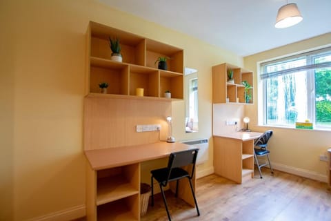 128 - Comfy 2 Bed Apt with Parking Apartment in Galway