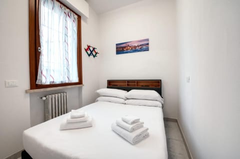 Bed, Photo of the whole room, Bedroom, internet, towels