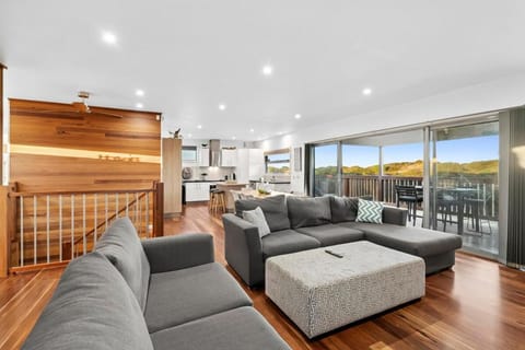 Kitchen or kitchenette, Living room, Seating area