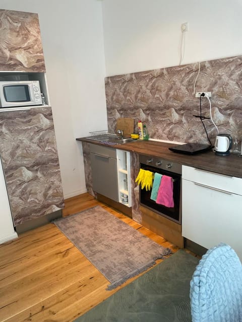 Coffee/tea facilities, Kitchen or kitchenette, minibar, oven, stove, toaster
