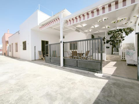 Property building, Day